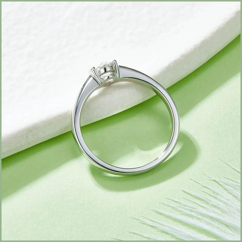 Oval Woman Moissanite Diamond Ring high quality
